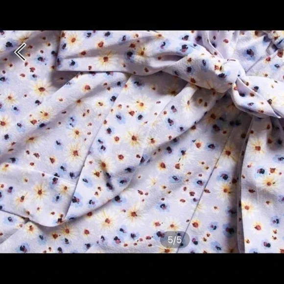 Plus size ditsy floral romper - Picture 6 of 9